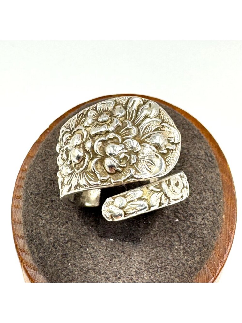 Solid Sterling Silver 925 Floral Repoussé Bypass Design Band Ring Size 8